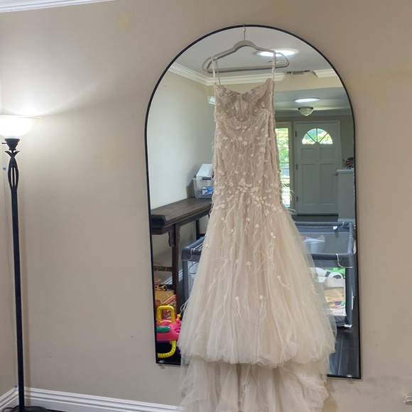 BERTA BRIDAL- wedding dress worn for 2 hours for ceremony only - Picture 2 of 9